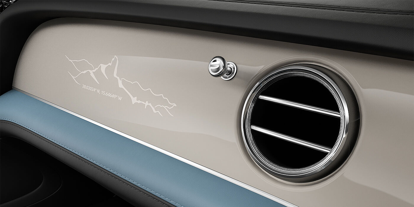 Bentley Hamburg Bentley Bentayga Artenara Edition SUV Piano Linen veneer with Artenara detail and Linen and Beluga Black hides with Light Blue accents