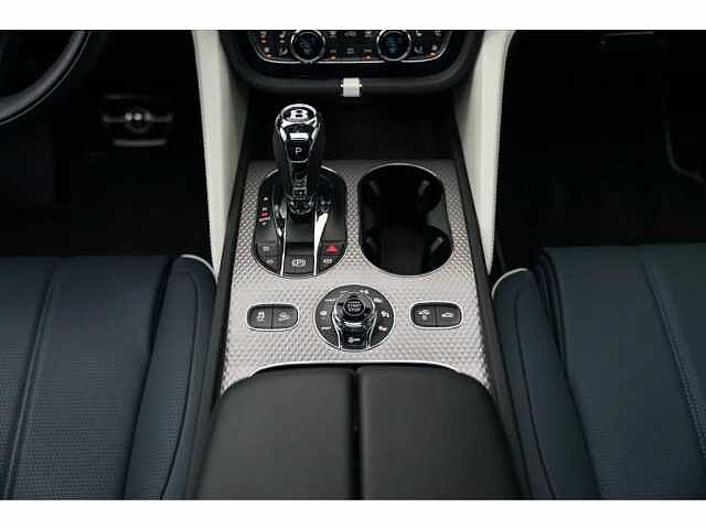 17:Bentley Bentayga EWB Mulliner V8, SUV, Grey Violet, Bentley Hamburg