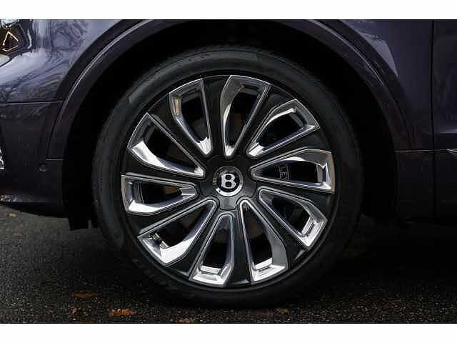 23:Bentley Bentayga EWB Mulliner V8, SUV, Grey Violet, Bentley Hamburg