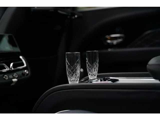 21:Bentley Bentayga EWB Mulliner V8, SUV, Grey Violet, Bentley Hamburg